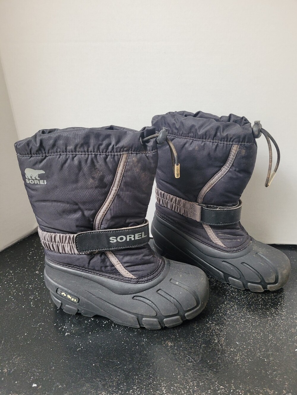 Sorel Black Kids Snow Boots with Drawstring Top and Insulated Inserts - Picture 3 of 8